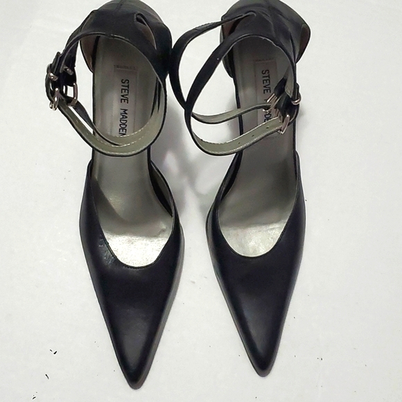 Steve Madden LIV Black Pointed Toes Leather Classic Chic Strappy Heels - Picture 3 of 12